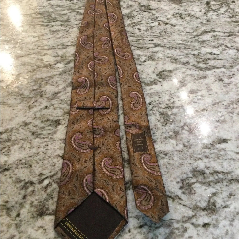 Ermenegildo Zegna Brown Paisley Silk Tie with Pink Accents